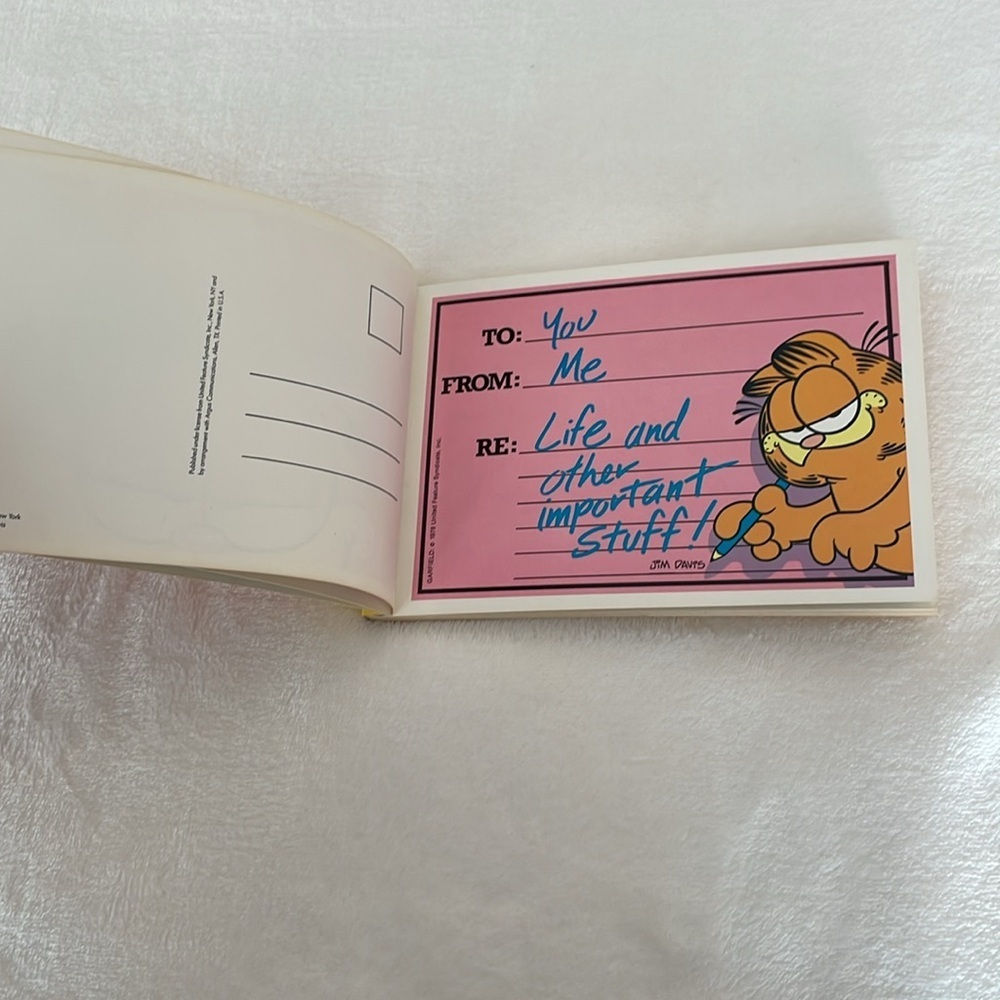Vintage 1989 Garfield “thinking of you”
Postcard book — 30 full colour cards. - Picture 8 of 17